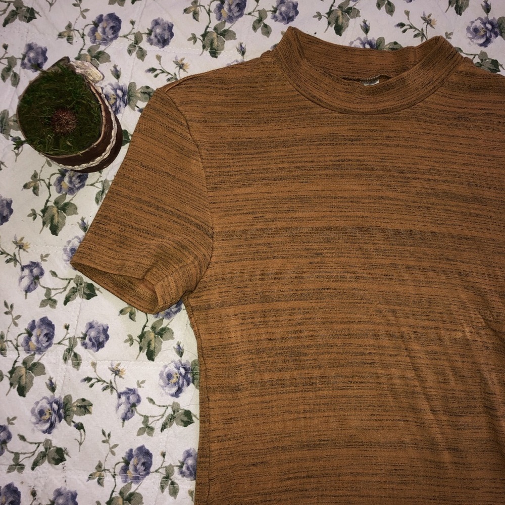 Mustard mock neck short sleeve shirt